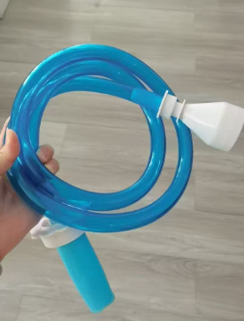 Pet tub faucet sprayer no-install attachment, easy to use for bathing pets, compatible with standard faucets for convenient pet grooming.